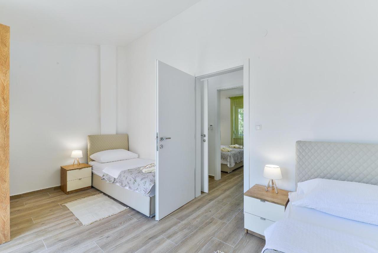 Cascada Villas With Private Jacuzzi And Private Parking Stari Grad Kültér fotó