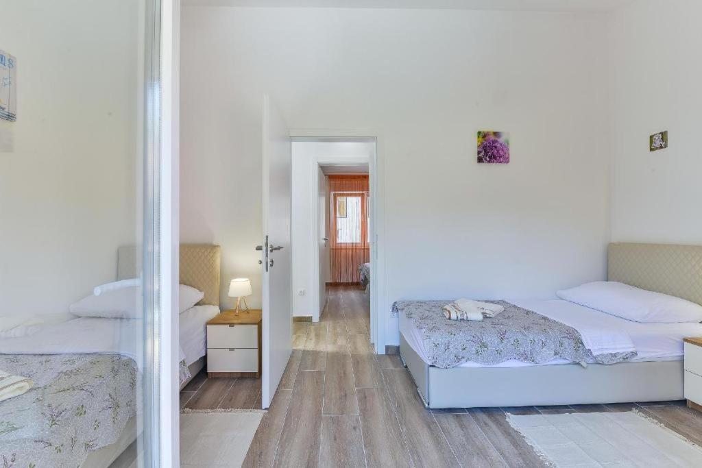 Cascada Villas With Private Jacuzzi And Private Parking Stari Grad Kültér fotó